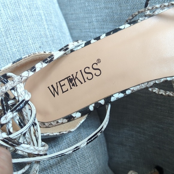 Wet Kiss Sultry Pointed Toe Snakeskin Print Lace Up Heels Size 40 US 9.5 - Picture 6 of 14